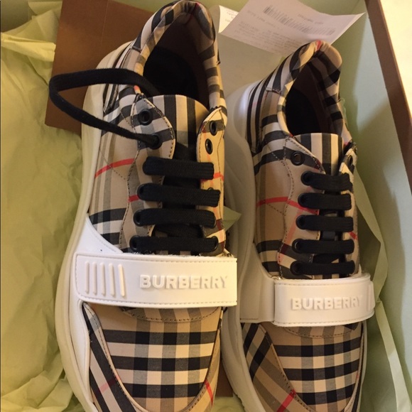 Burberry Sneakers - Picture 3 of 4